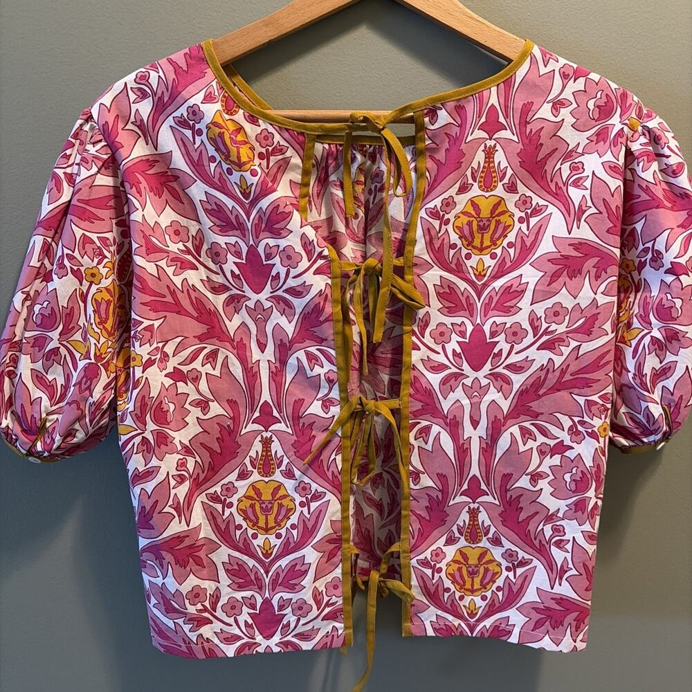 Beyond by Vera Size XS Lilly Pomegranate Open Tie Back Puffy Sleeve Blouse - Picture 2 of 9